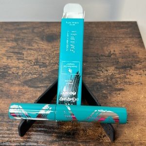 NWT (1) brand new never opened/used Thrive Causemetics Liquid Lash Extension Mas